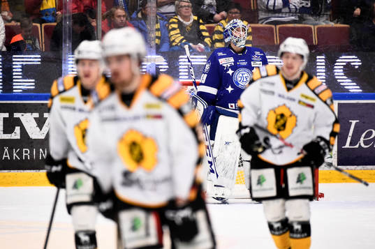 Leksands målvakt Oscar Alsenfelt deppar