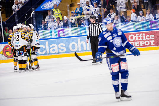 Skellefteåsspelare jublar