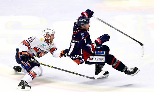 Växjös Liam Reddox drar ner Linköpings Magnus Johansson