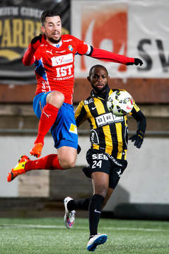 Östers Dennis Velic och Häckens René Makondele