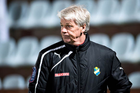 Östers tränare Thomas Askebrand deppar