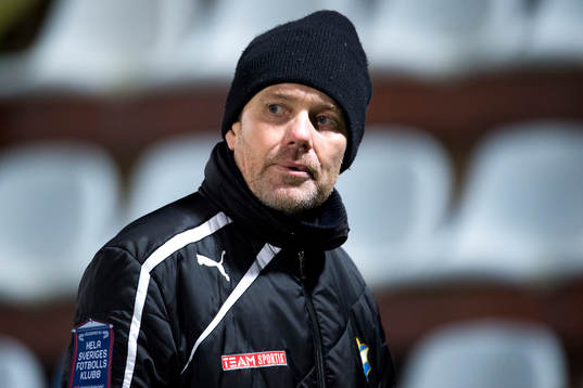 Östers tränare Thomas Askebrand deppar