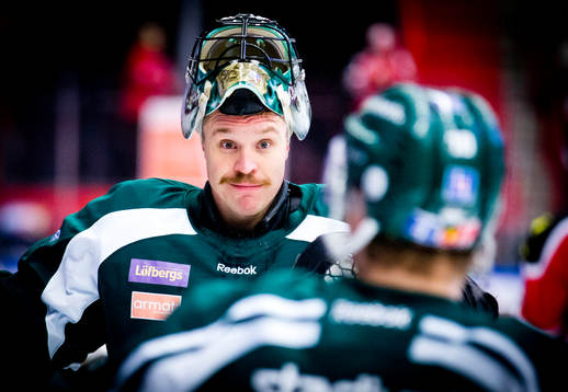Färjestads målvakt Justin Pogge är glad
