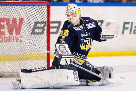 s målvakt Gustaf Wesslau på uppvärmningen