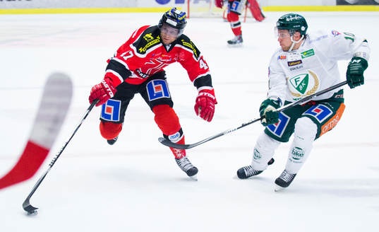 Örebros Johan Adolfsson och Färjestads Shawn Lalonde