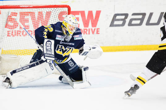 s målvakt Gustaf Wesslau stoppar friläge från Brynäs