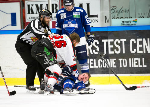 Malmö Redhawks David Liffiton i slagsmål med Karlskogas