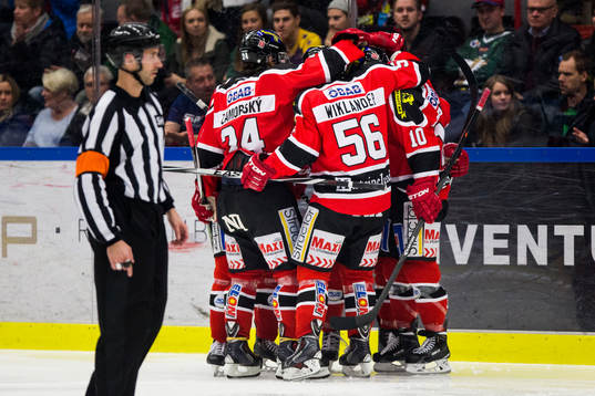Örebros spelare jublar