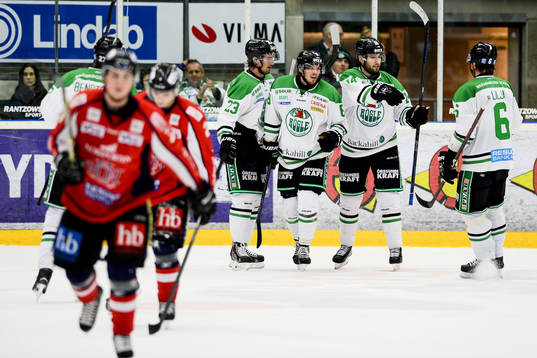 Rögles spelare jublar