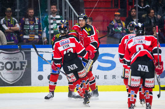 Örebros Marko Anttila gör 2-0 och jublar med Martin