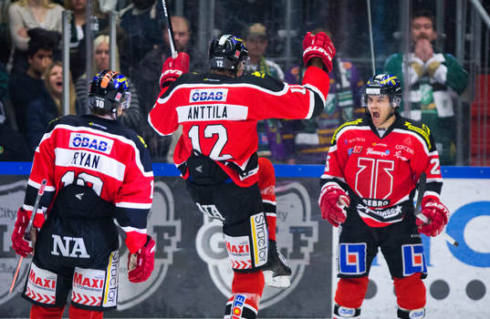 Örebros Marko Anttila gör 2-0 och jublar med Martin