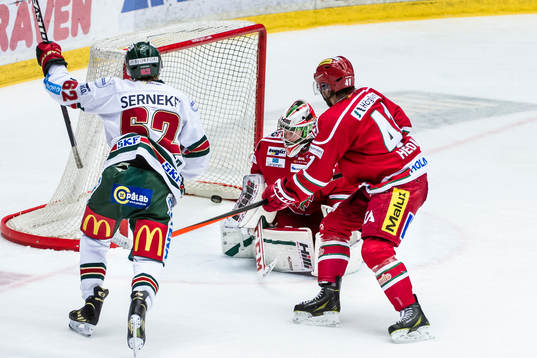Frölundas Artturi Lehkonen gör 1-3 till Frölunda bakom