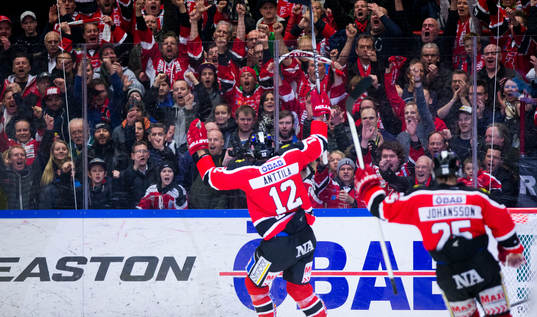 Örebros Marko Anttila gör 3-0 och jublar framför fansen