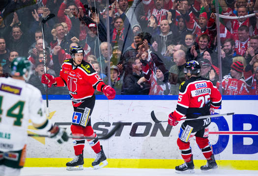 Örebros Marko Anttila gör 3-0 och jublar framför fansen