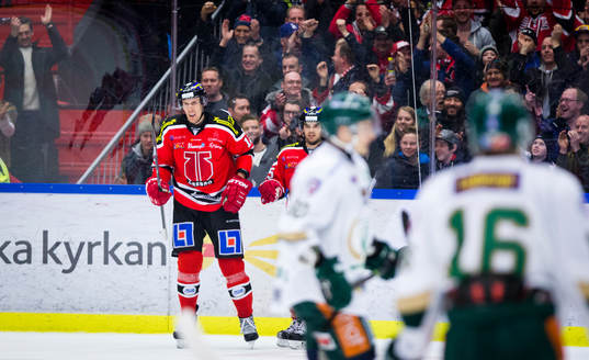 Örebros Marko Anttila gör 3-0 och jublar framför fansen