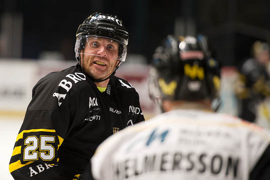 s Conny Strömberg och Västerås Per Helmersson i