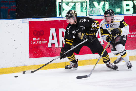 s Ryan McKiernan och Västerås Erik Andersson
