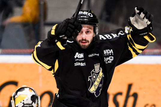 s Daniel Olsson Trkulja jublar