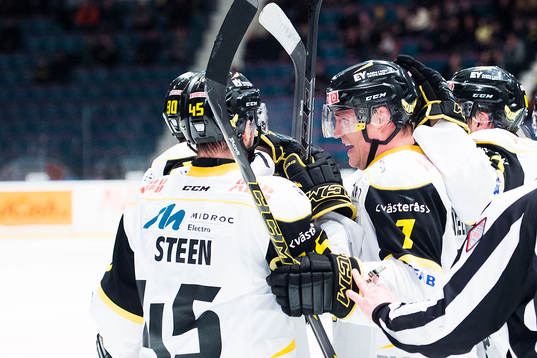 Västerås spelare jublar