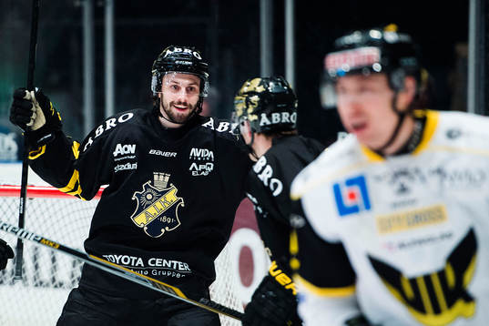 s Daniel Olsson Trkulja jublar