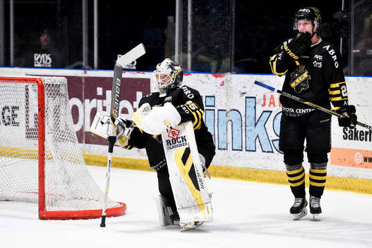 s målvakt Robin Rahm och Johan Andersson deppar