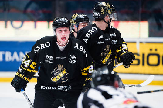 s Johan Andersson skriker på linjedomaren