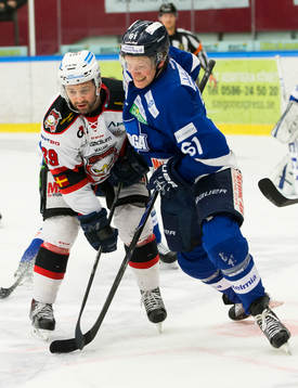 Malmö Redhawks Eric Himelfarb och Karlskogas Mikael