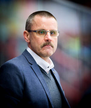Färjestads tränare Tommy Samuelsson är arg