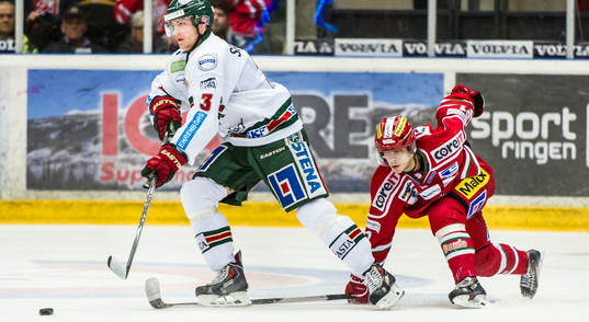 Modos Gustav Possler kämpar mot Frölundas Oliver Bohm