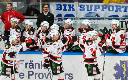 Malmö Redhawks Magnus Häggström firar mål