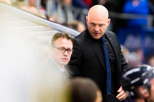 s assisterande tränare Fredrik Olausson och tränare