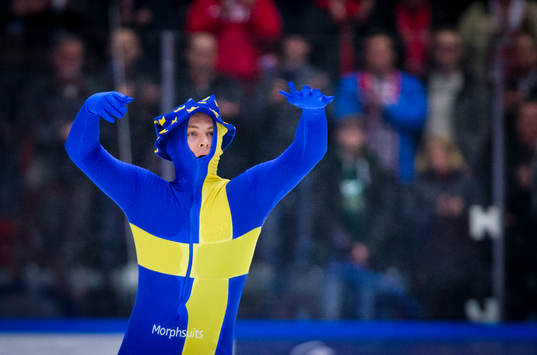 Örebros målvakt Julius Hudacek firar 3-1-segern över