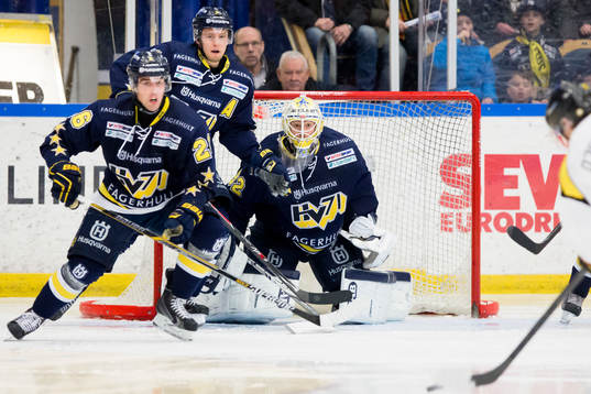 s Riley Holzapfel, Calle Ridderwall och målvakt Gustaf