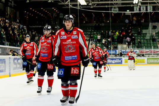Asplövens spelare lämnar isen och deppar