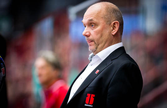 Örebros tränare Kent Johansson ser förvånad ut