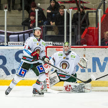 Frölundas målvakt Lars Johansson och Mikael Wikstrand
