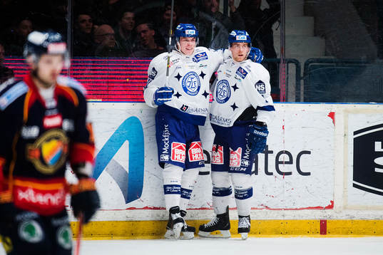 Leksands Tomi Sallinen (tv) gör 2-2 och jublar med Patrick