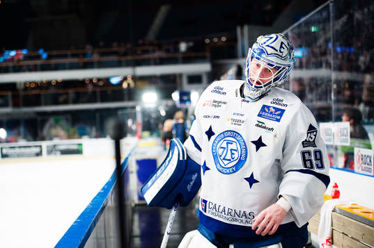 Leksands målvakt Oscar Alsenfelt ensam kvar på bänken