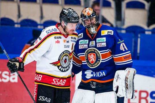 Luleås Jan Sandström och Växjös målvakt Cristopher