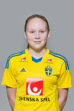 Wilma Wärulf som spelar i F16/99-landslaget