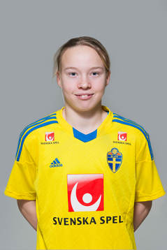 Izabell Rydell som spelar i F16/99-landslaget