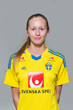 Josefine Nilsén som spelar i F16/99-landslaget