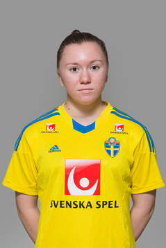Linnea Prambrant som spelar i F16/99-landslaget
