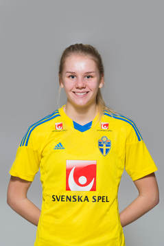 Nellie Lilja som spelar i F16/99-landslaget