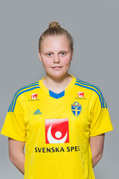 Moa Pettersson som spelar i F16/99-landslaget