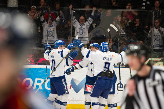 Leksands spelare jublar