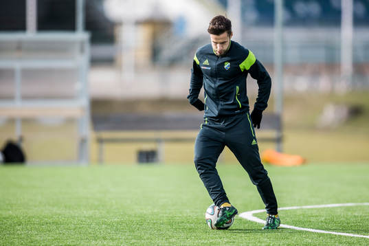 Ljungskiles Admir Bajrovic värmer upp
