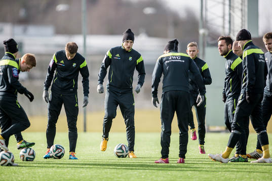 Ljungskiles spelare värmer upp