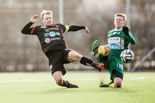 Trollhättans David Bennhage (v) och Ljungskiles Hampus