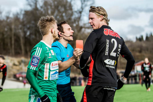 Ljungskiles Niclas Andersén tjafsar med Trollhättans